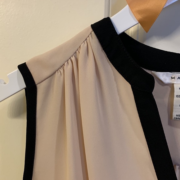 Cream & black sleeveless flowy blouse - Picture 3 of 4